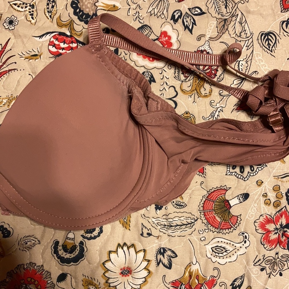 Bras - Picture 6 of 7